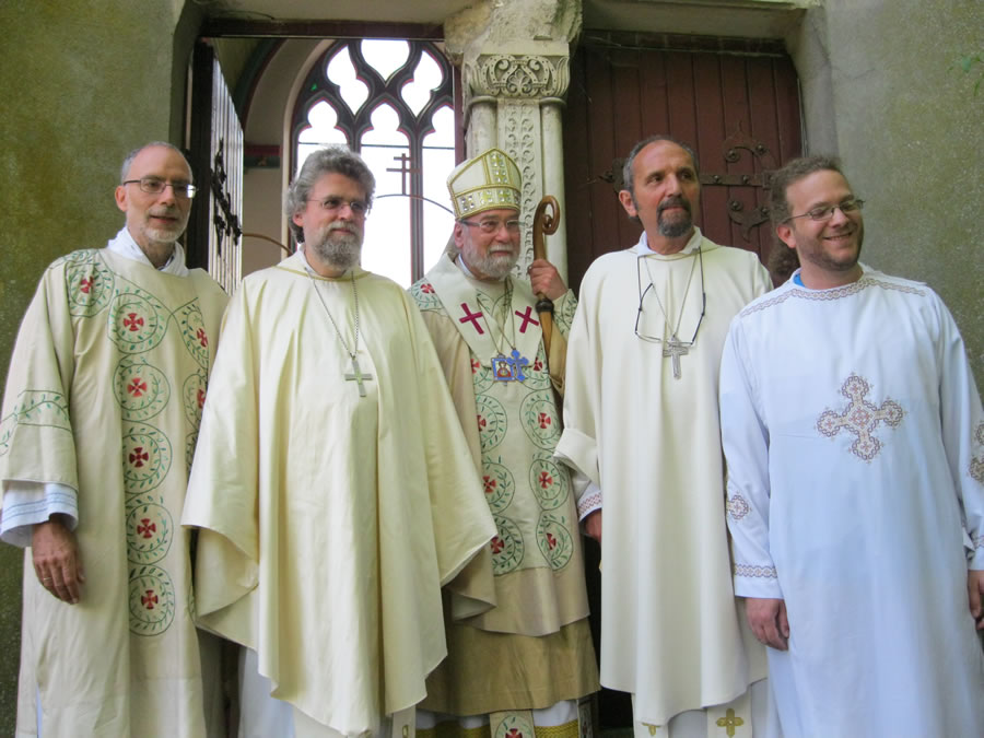 Monseigneur Grégoire, Père Francis Dekeyser, Père Pascal Sauvage, diacre Marc Guichard, Thomas
